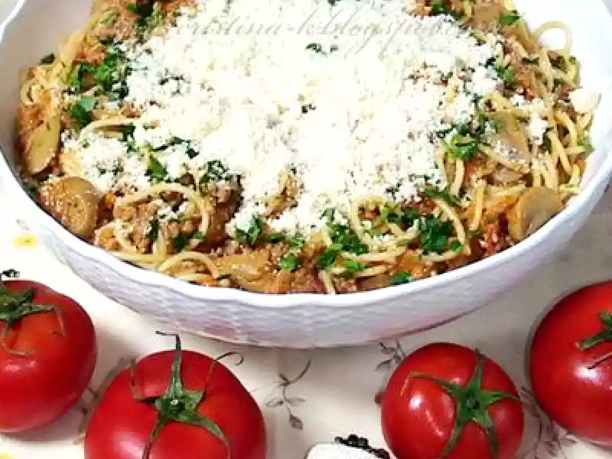 Spaghete cu sos de rosii