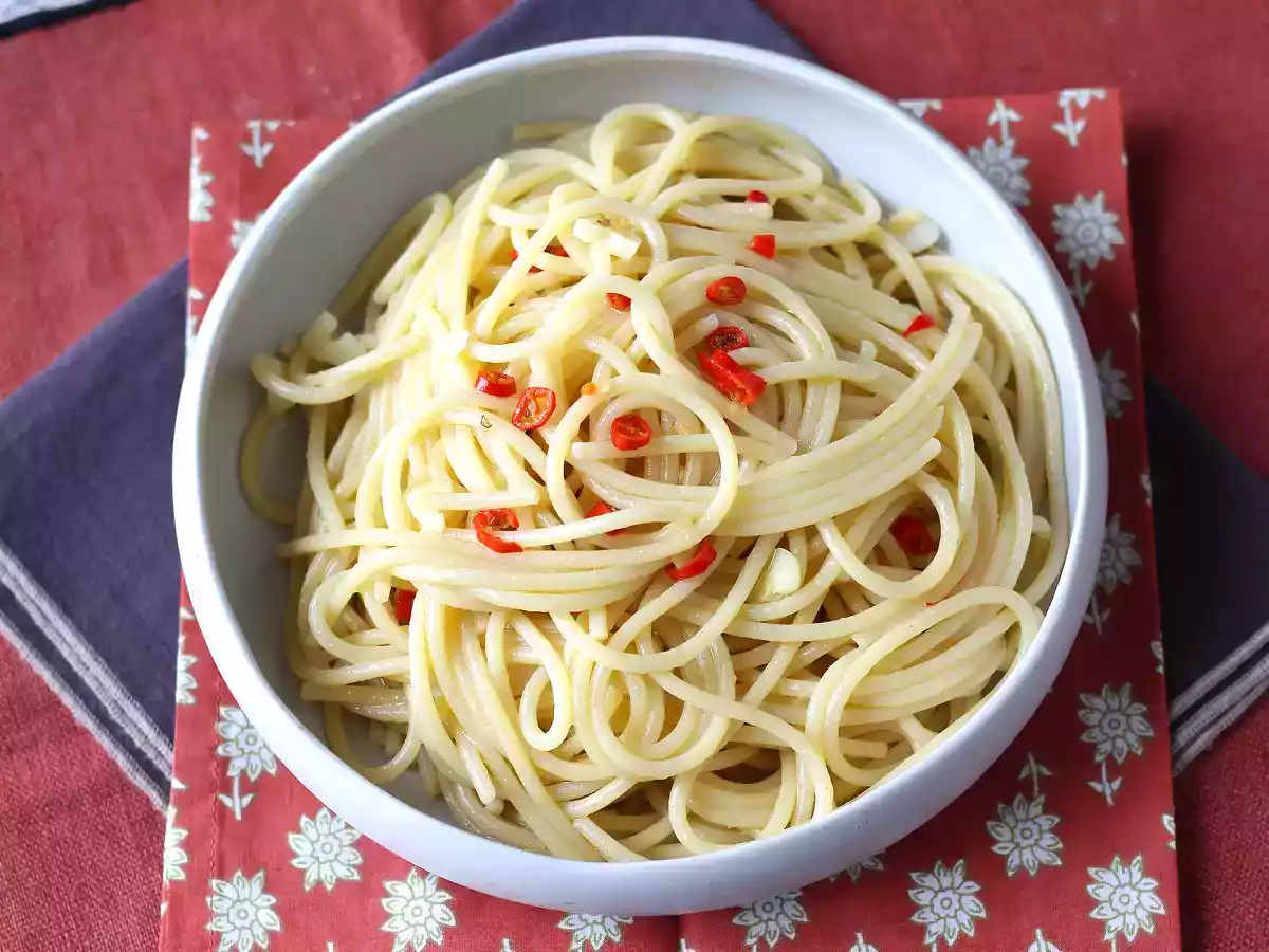 Spaghetti aglio, olio e peperoncino: mâncarea de ultim moment a tradiției italiene - poza 3