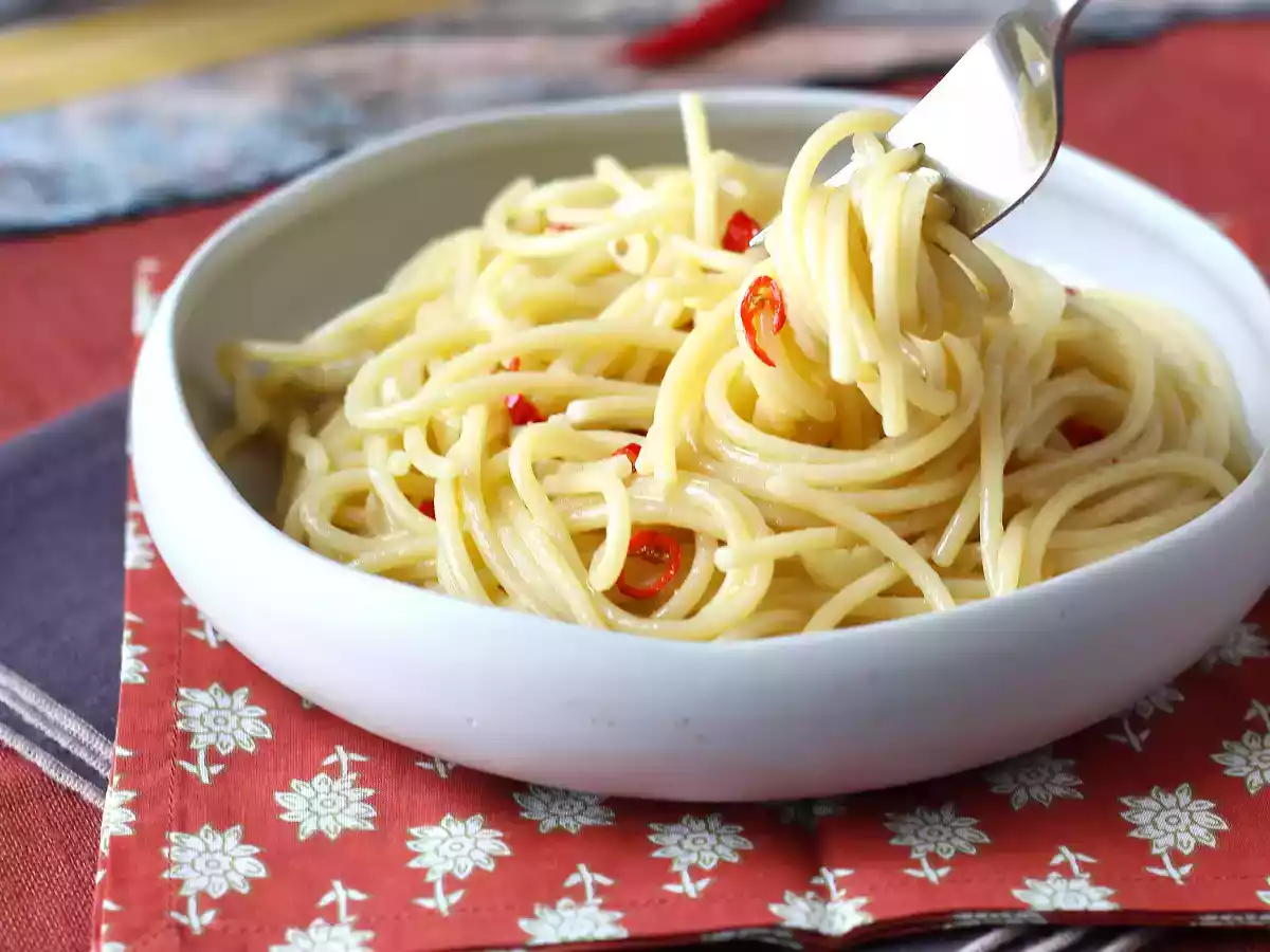 Spaghetti aglio, olio e peperoncino: mâncarea de ultim moment a tradiției italiene - poza 4