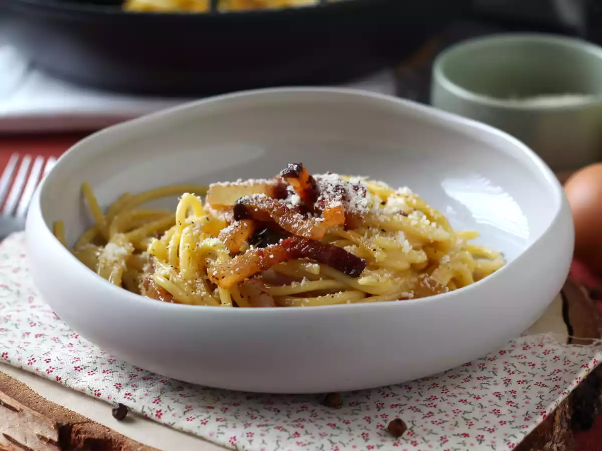 Spaghetti alla carbonara, rețeta cremoasă explicată pas cu pas - poza 2