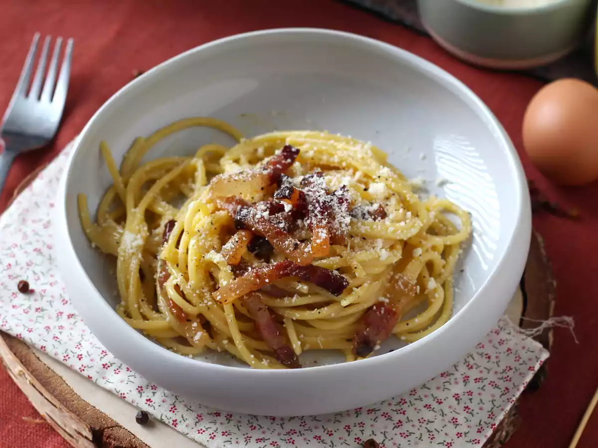 Spaghetti alla carbonara, rețeta cremoasă explicată pas cu pas - poza 3