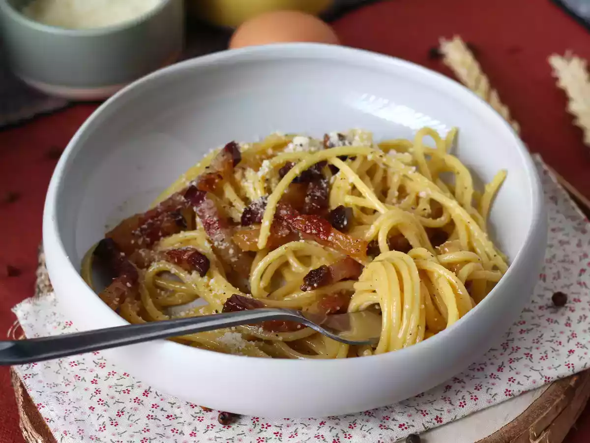 Spaghetti alla carbonara, rețeta cremoasă explicată pas cu pas - poza 4