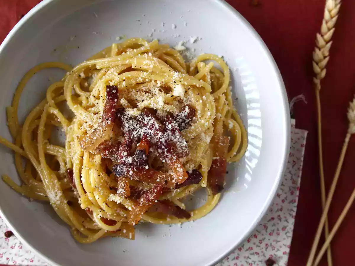 Spaghetti alla carbonara, rețeta cremoasă explicată pas cu pas - poza 5