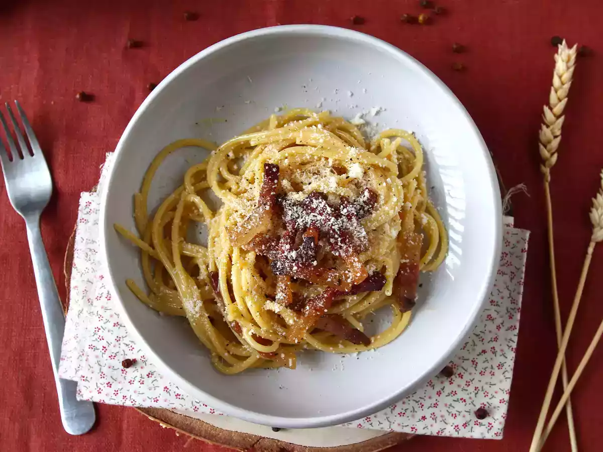 Spaghetti alla carbonara, rețeta cremoasă explicată pas cu pas - poza 6