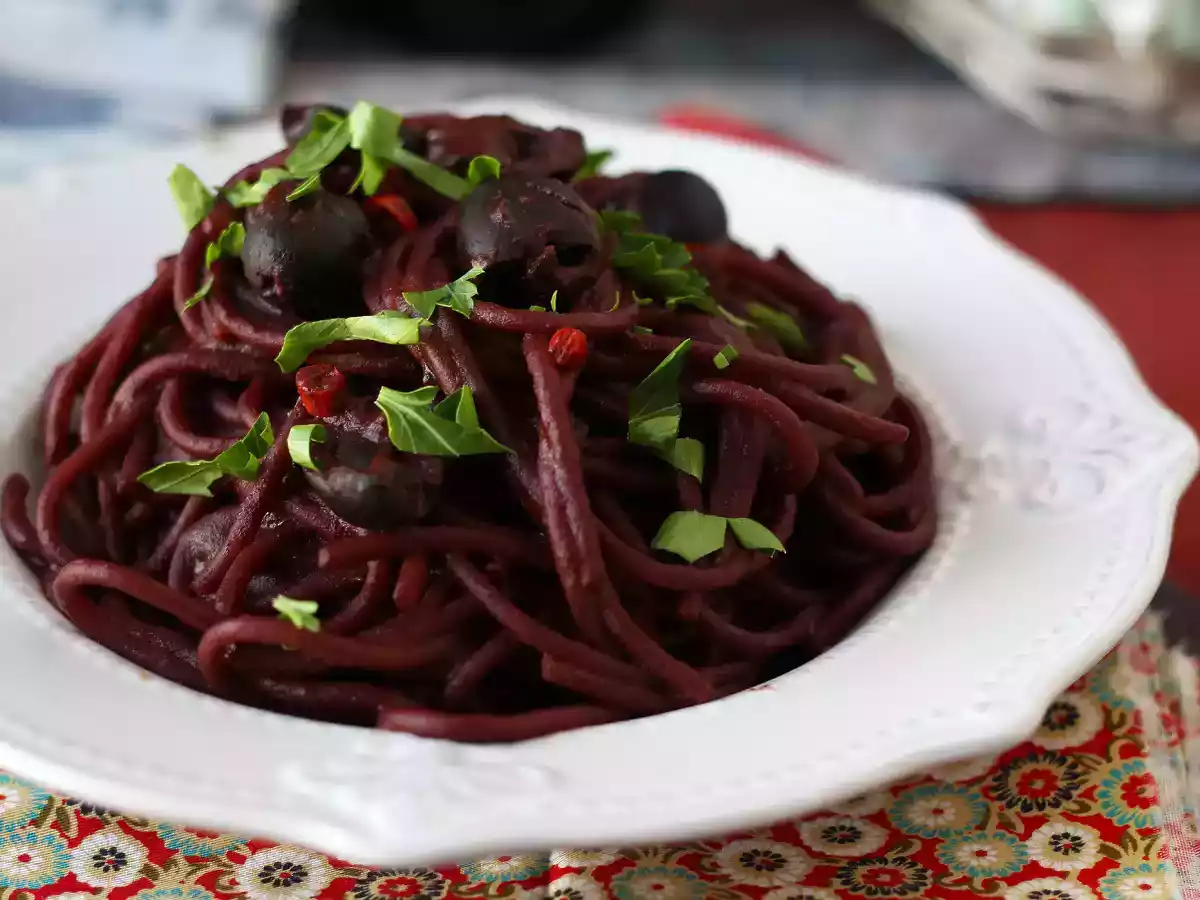 Spaghetti alla fuoco di bacco: paste cu vin roșu - poza 3