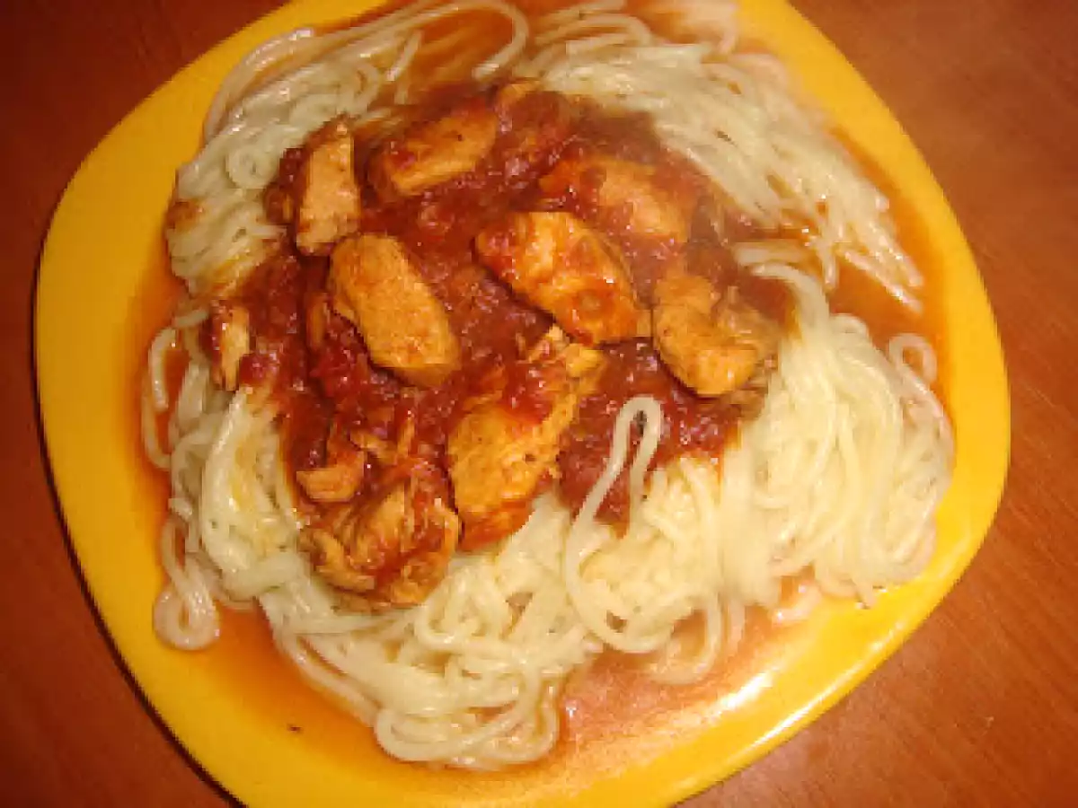 Spaghetti cu piept de pui