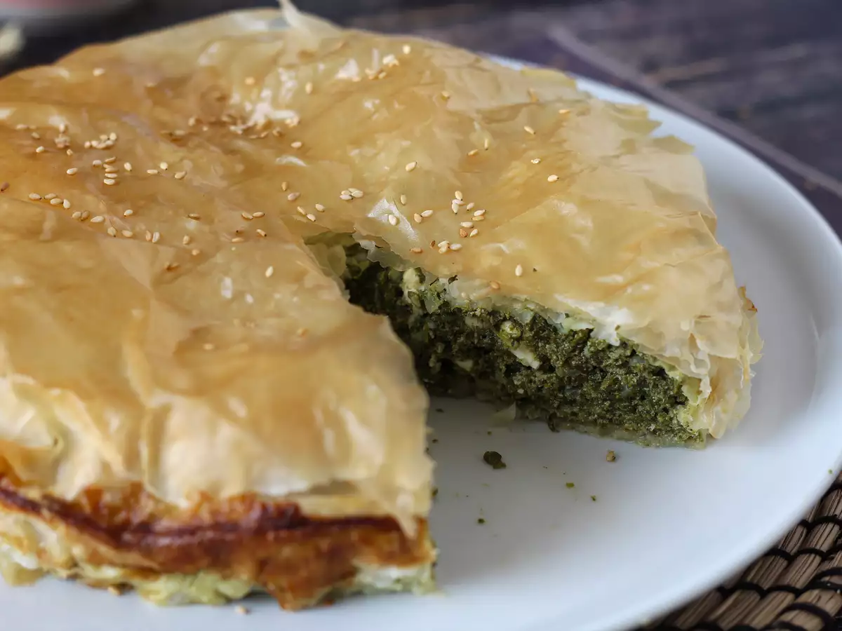Spanakopita, plăcinta grecească cu spanac și feta - poza 2