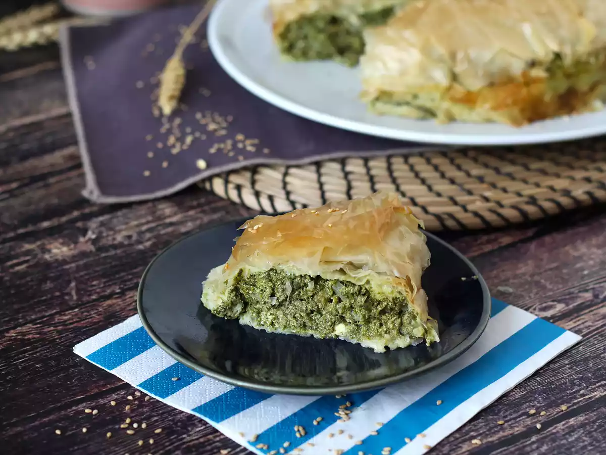 Spanakopita, plăcinta grecească cu spanac și feta - poza 3