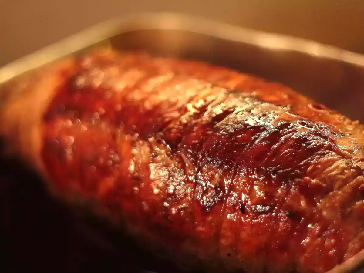 Spata de porc umpluta cu ceapa verde caramelizata