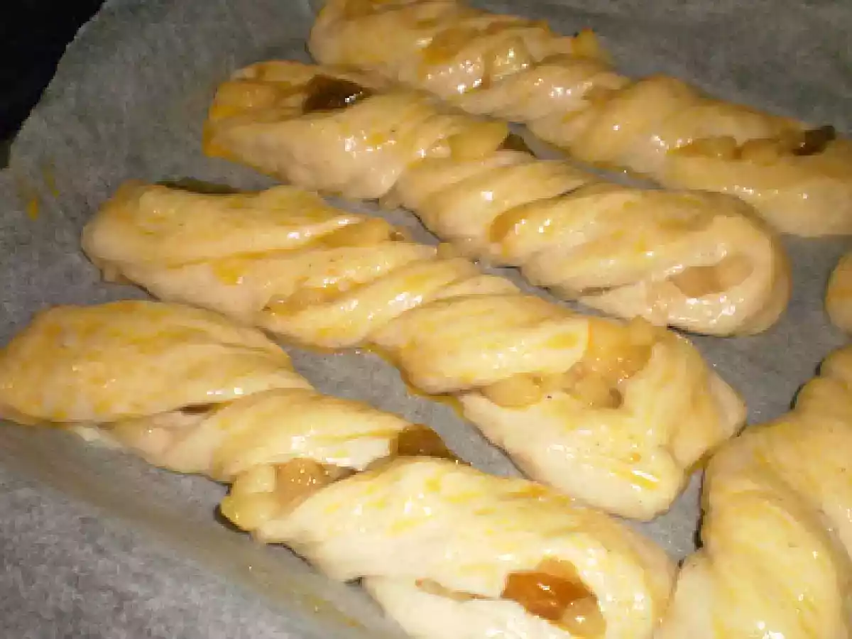 Spirale cu mere si stafide - poza 9