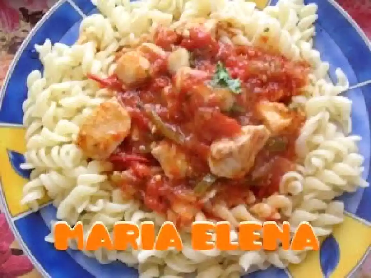 SPIRALE CU PIEPT DE PUI SI SOS DE LEGUME