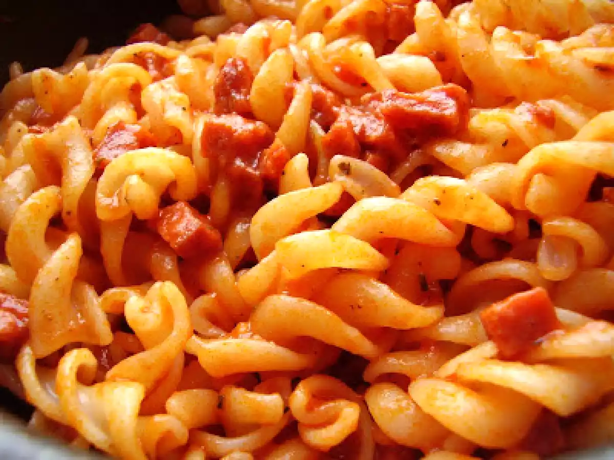 Spirale cu sos de rosii