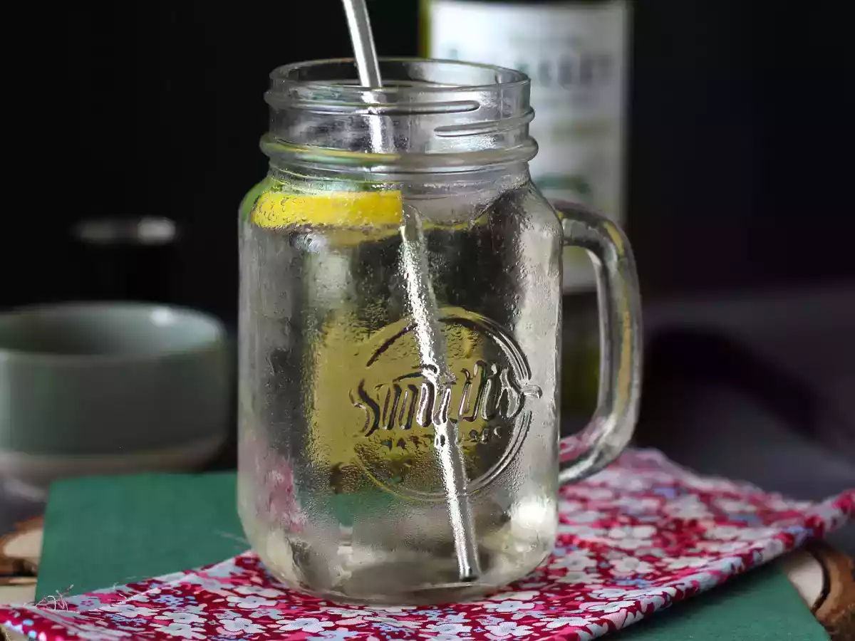 Spritz Hugo cu sirop de soc, un cocktail proaspăt și dulce - poza 3