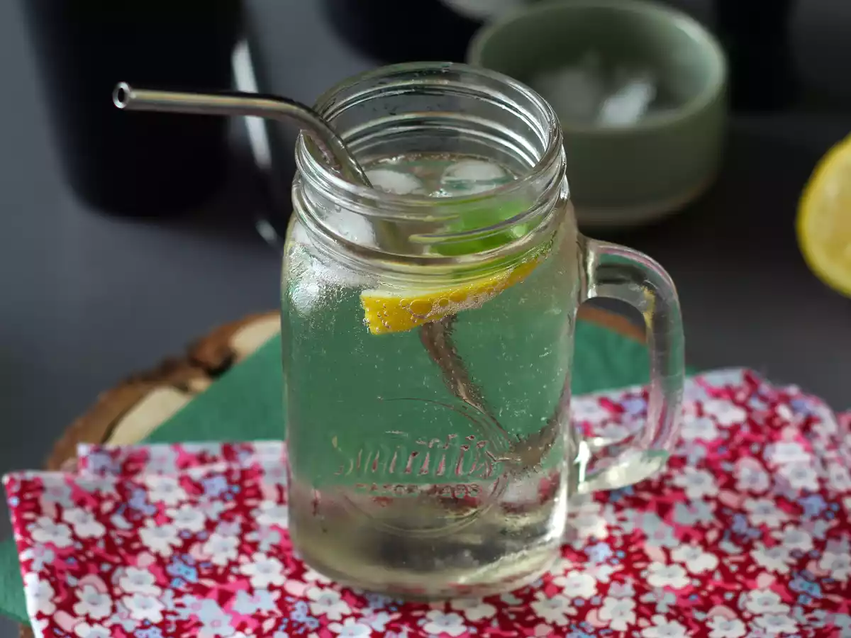 Spritz Hugo cu sirop de soc, un cocktail proaspăt și dulce - poza 4