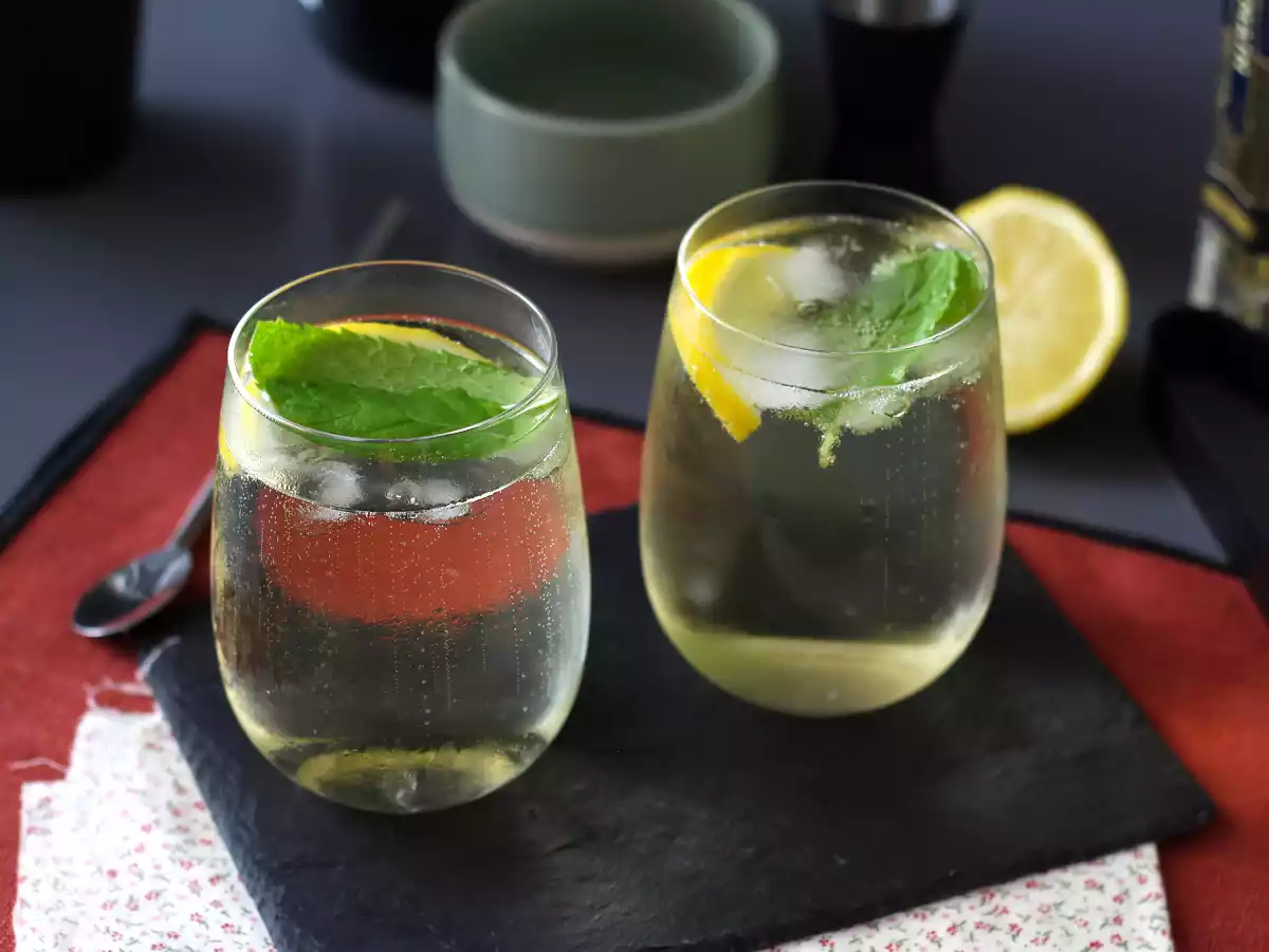 Spritz St Germain cu lichior de flori de soc, cocktailul ultra-proaspăt pentru vară - poza 3