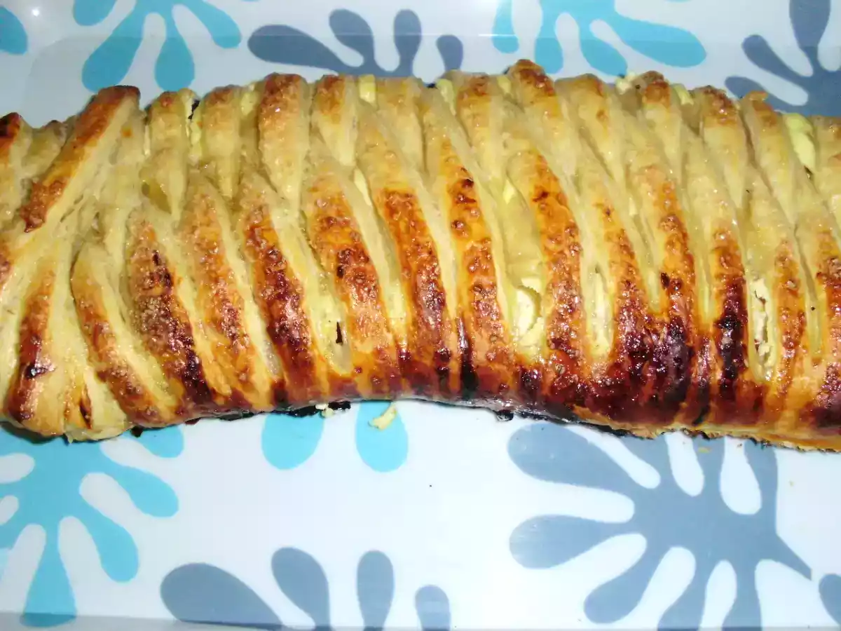 STRUDEL CU BRANZA DE VACI SI MERISOARE - poza 3