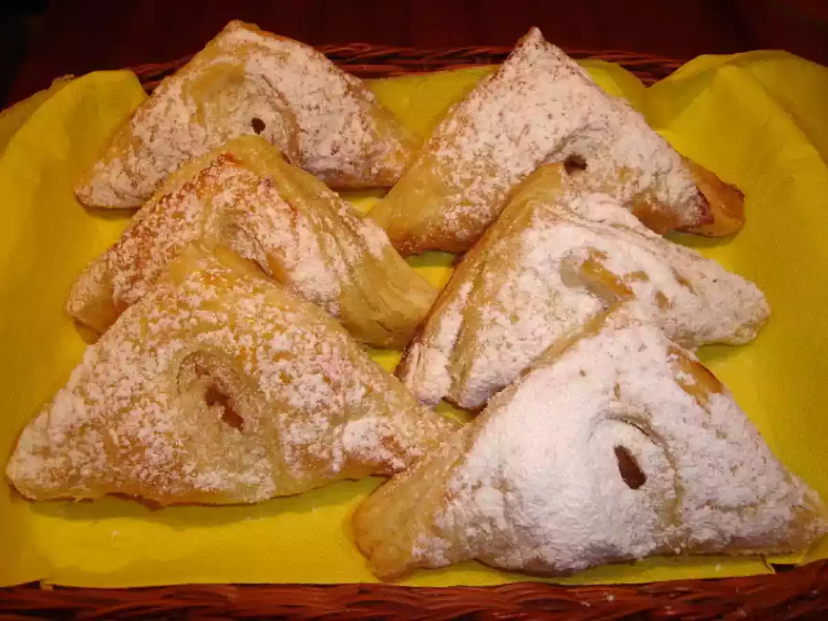 Strudele cu mere si branza