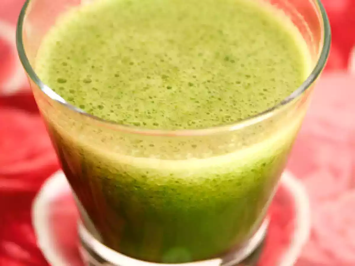 Suc de spanac cu mar