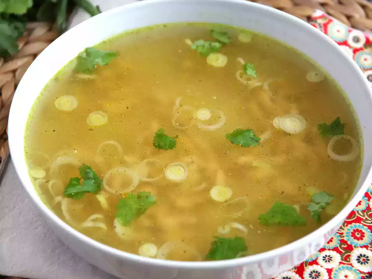 Supă asiatică de pui super aromată și reconfortantă - poza 2