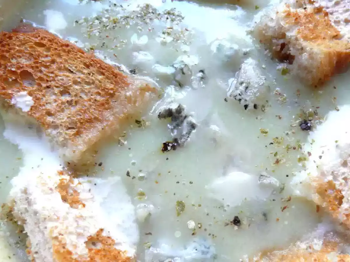 Supa crema de dovlecei cu gorgonzola