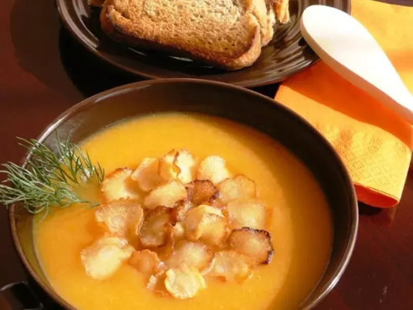 Supa crema de pastarnac cu morcovi si cipsuri