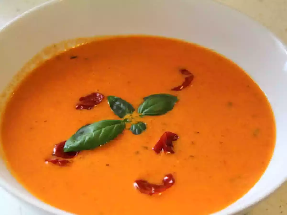 Supa crema de rosii coapte