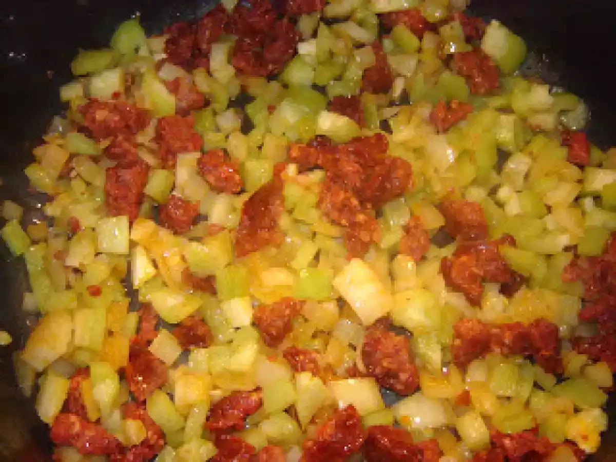 Supa de cartofi cu carnat si oua