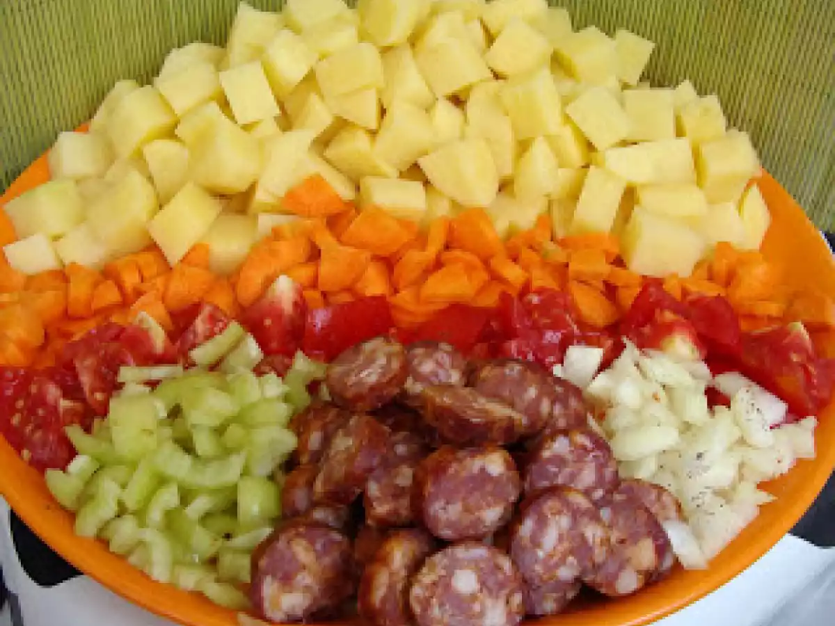 Supa de cartofi cu carnati de casa - poza 3