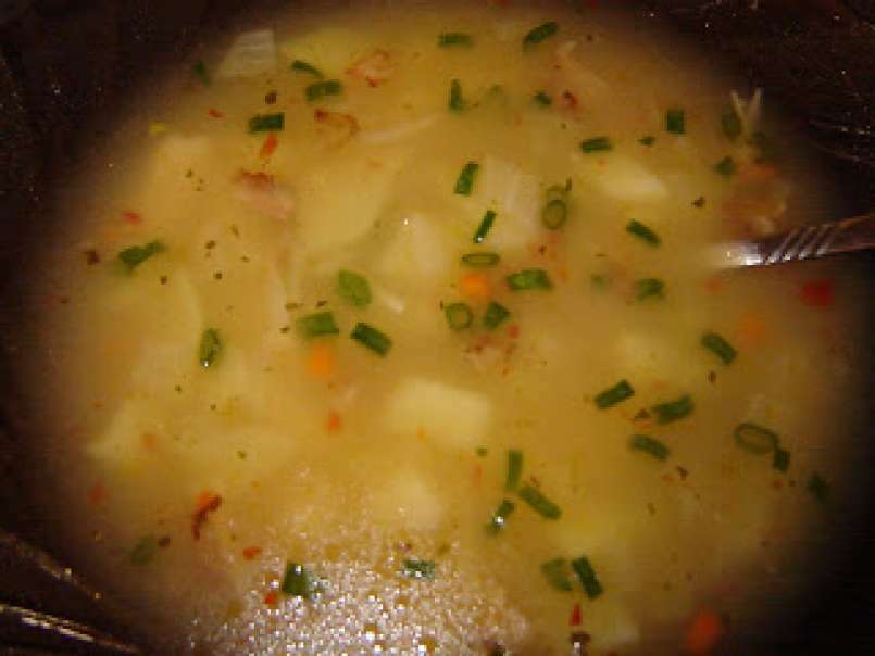Supa de cartofi cu usturoi