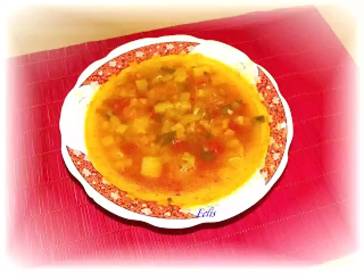 Supa de dovlecei cu rosii
