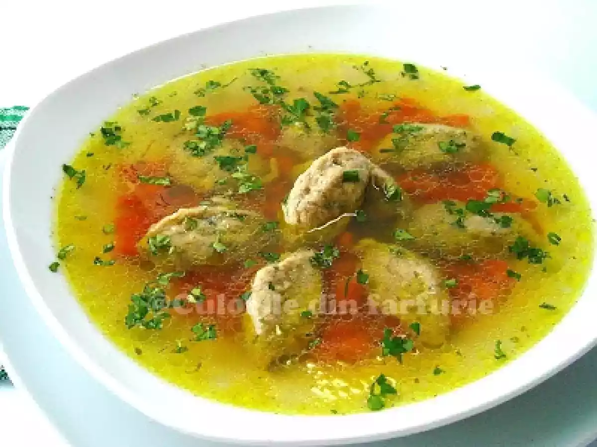 Supa de gaina cu galuste din ficat de pasare