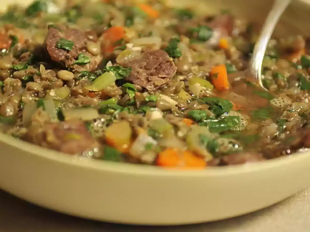 Supa de linte cu carnati