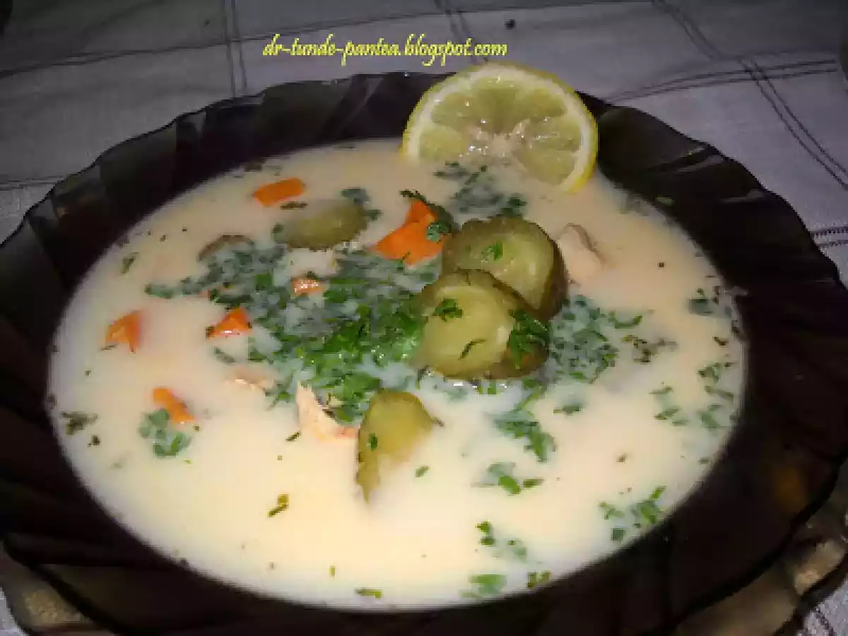 Supa de pui cu castraveti murati