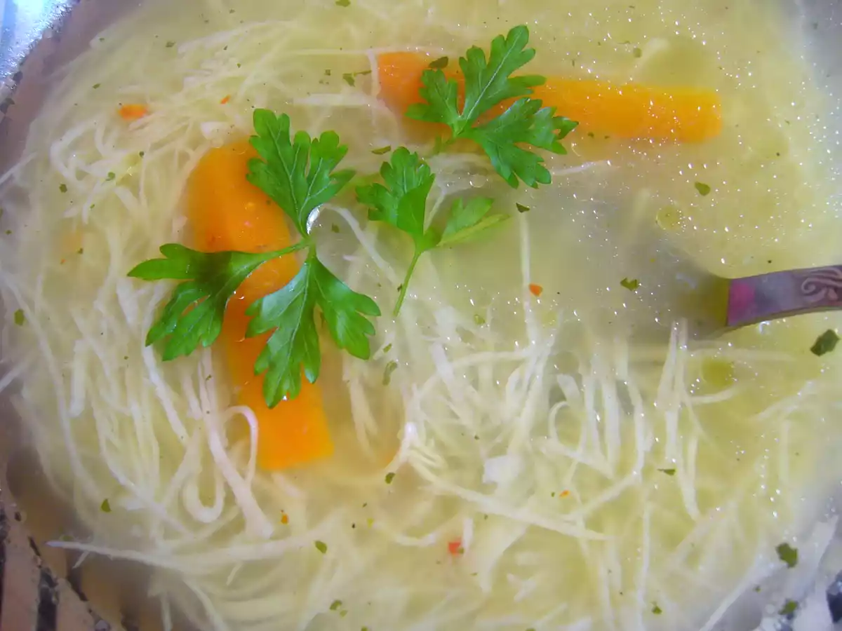 Supa de pui cu taitei de casa - poza 3