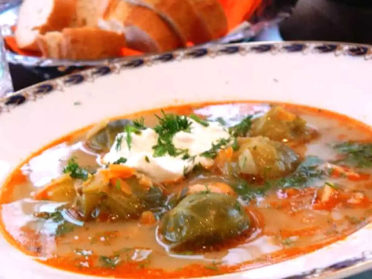 Supa de pui cu varza de Bruxelles