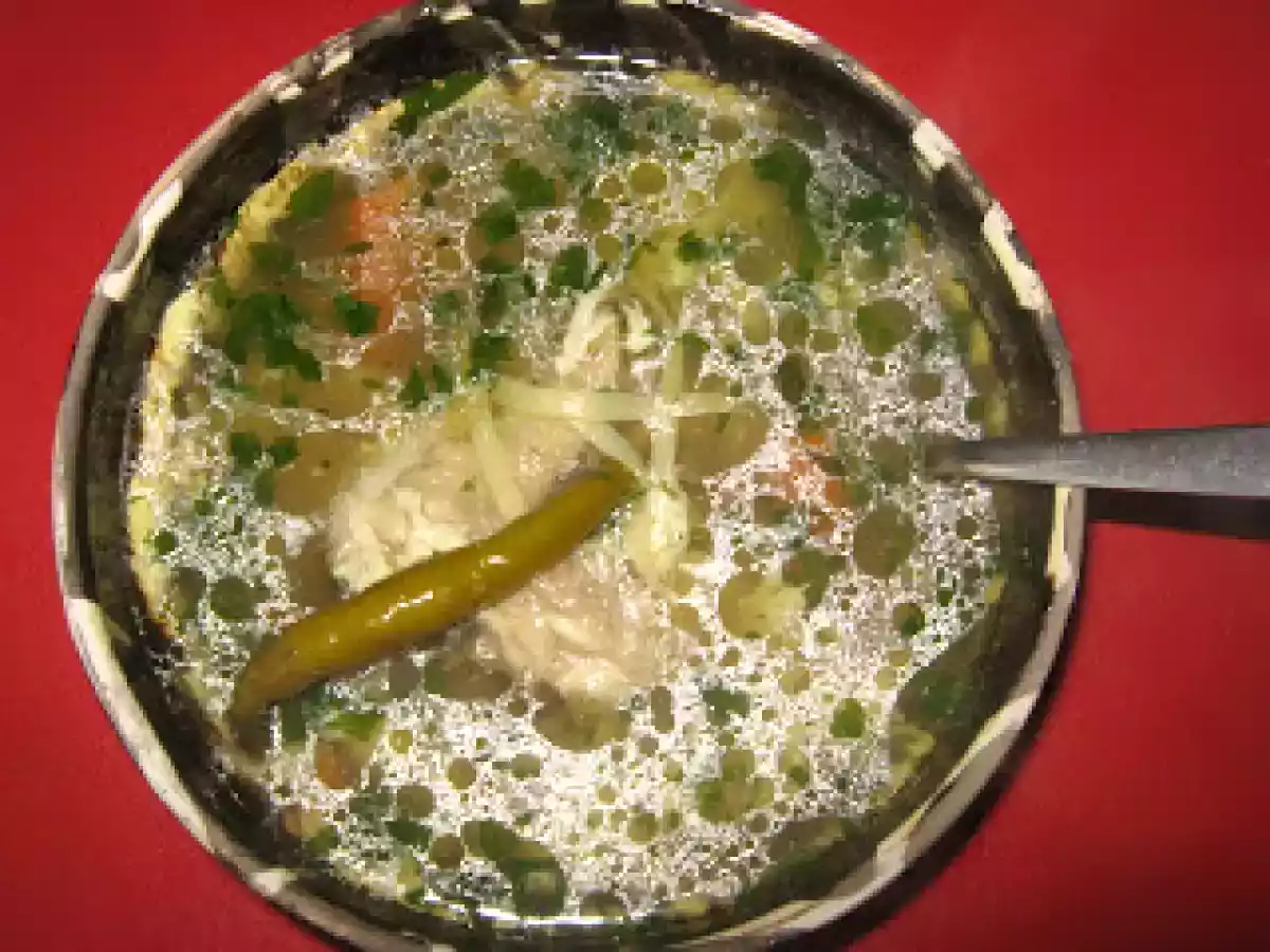 Supa de pui cu zdrente de ou