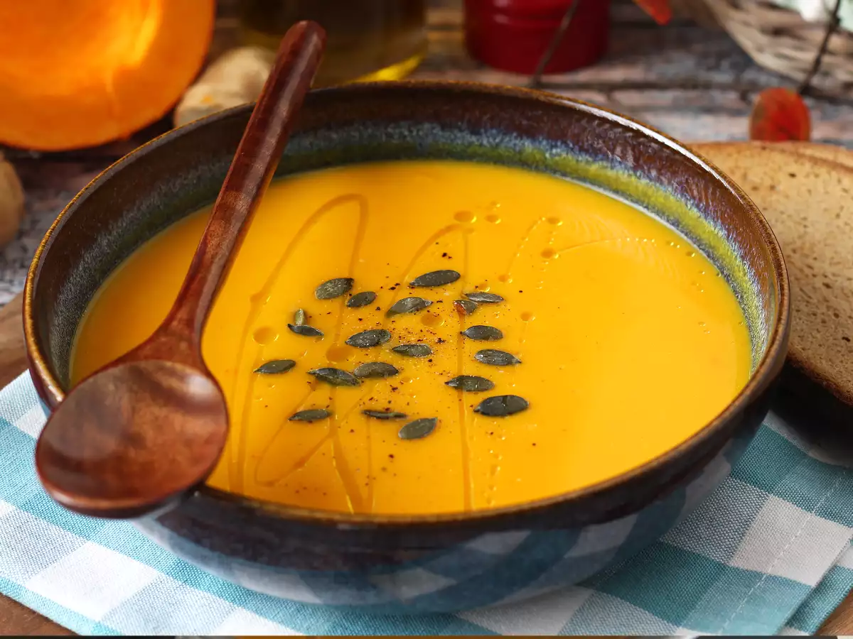 Supă germană de dovleac (Kürbissuppe), cremoasă și reconfortantă