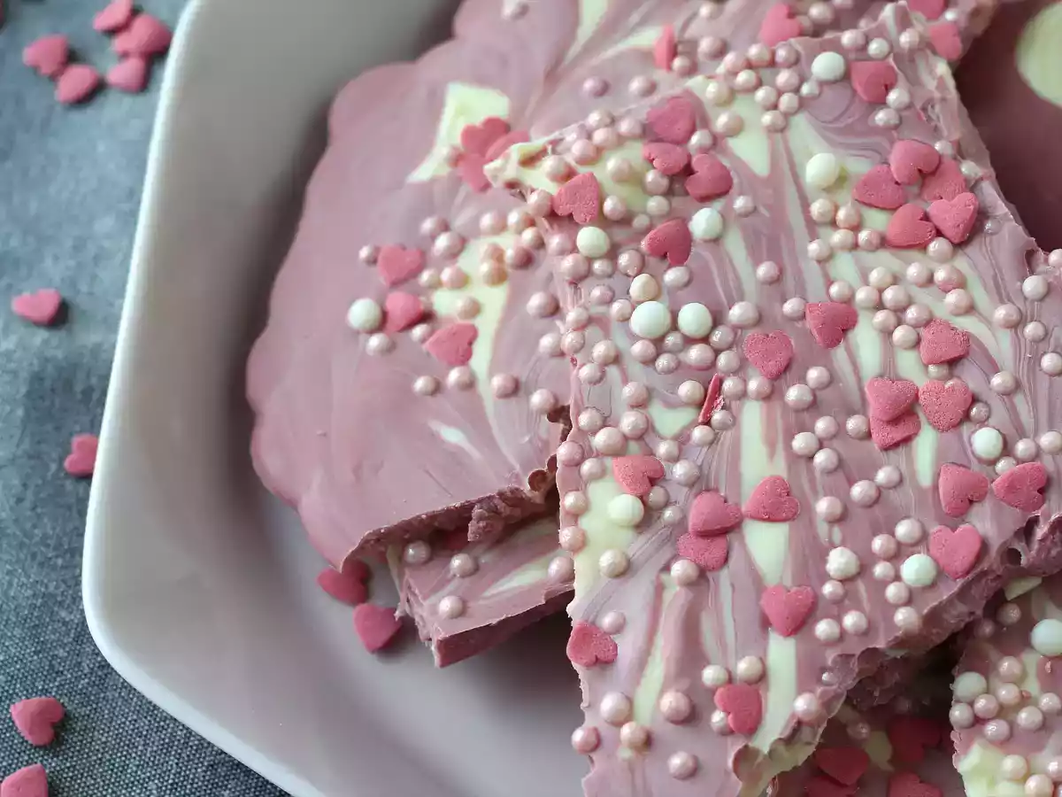 Tabletă de ciocolată personalizată, ideea de cadou last minute! - poza 2