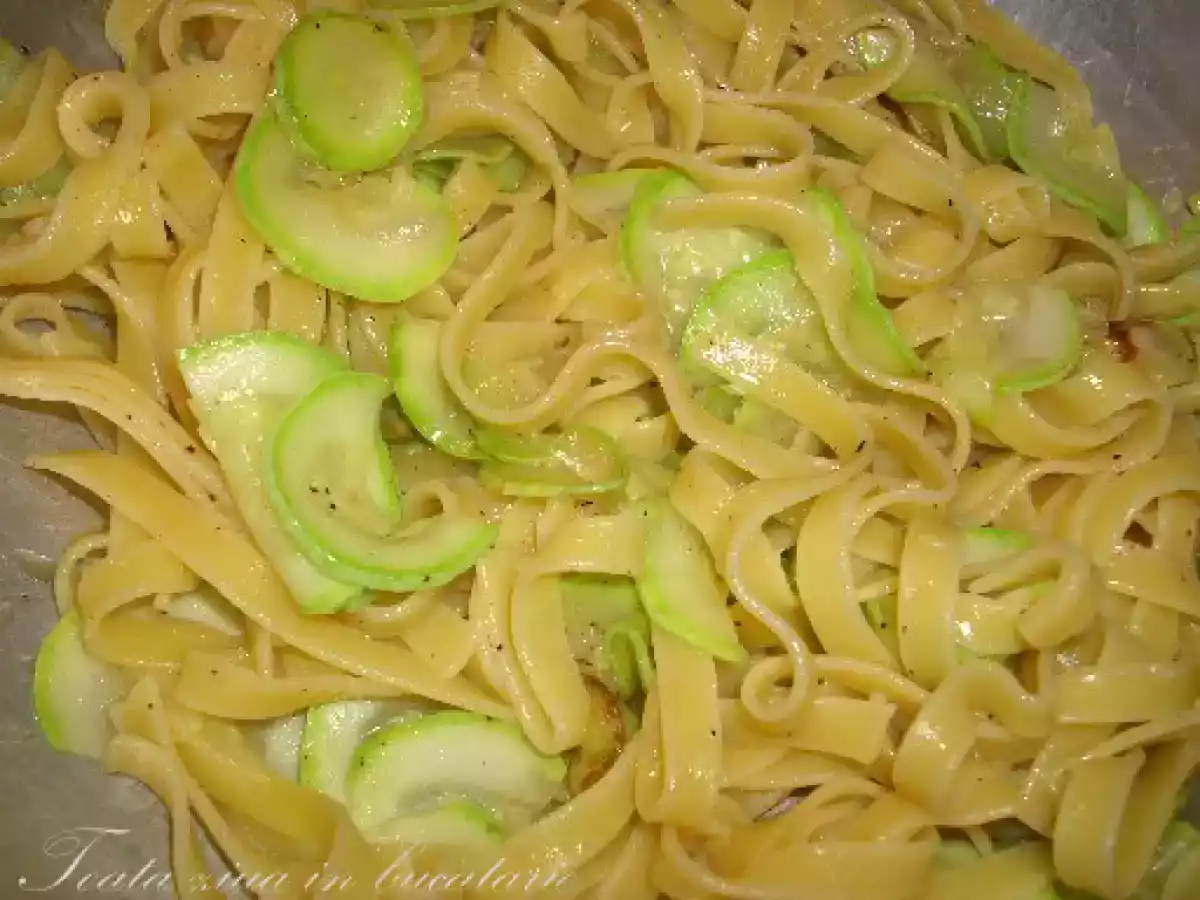 Tagliatelle cu dovlecei