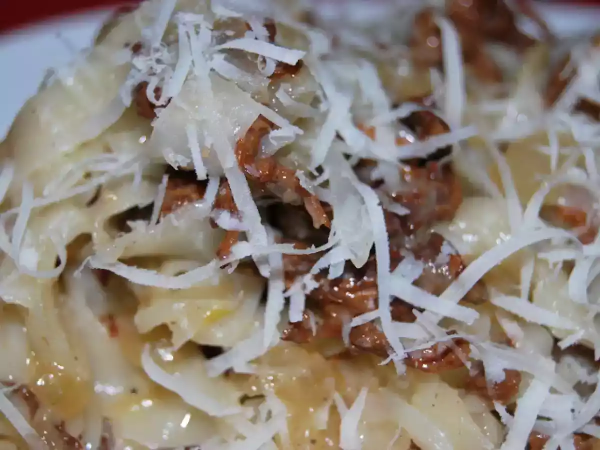 Tagliatelle cu hribi