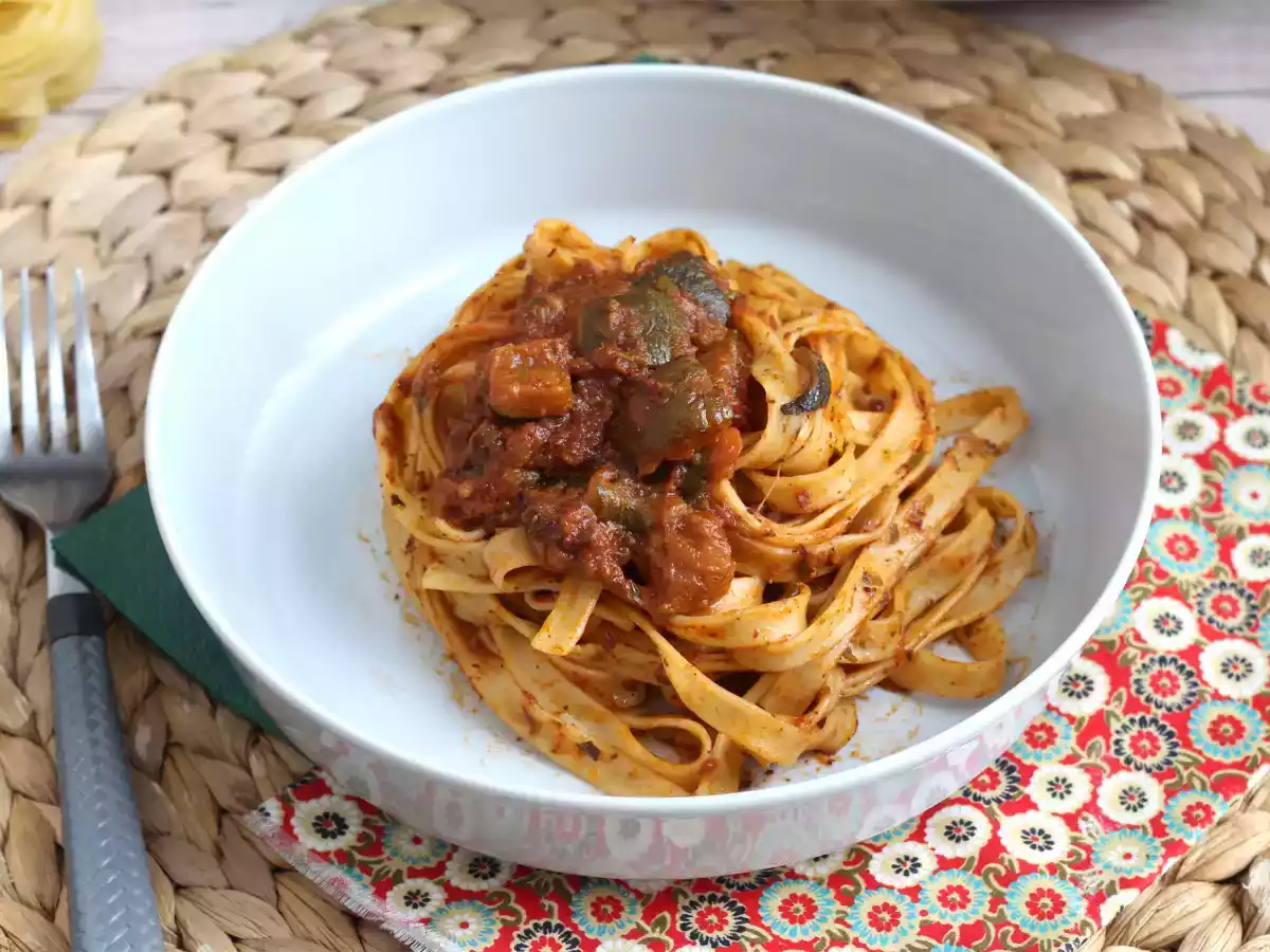 Tagliatelle cu ragout de dovlecei, un preparat vegetarian pe care toată lumea îl iubește