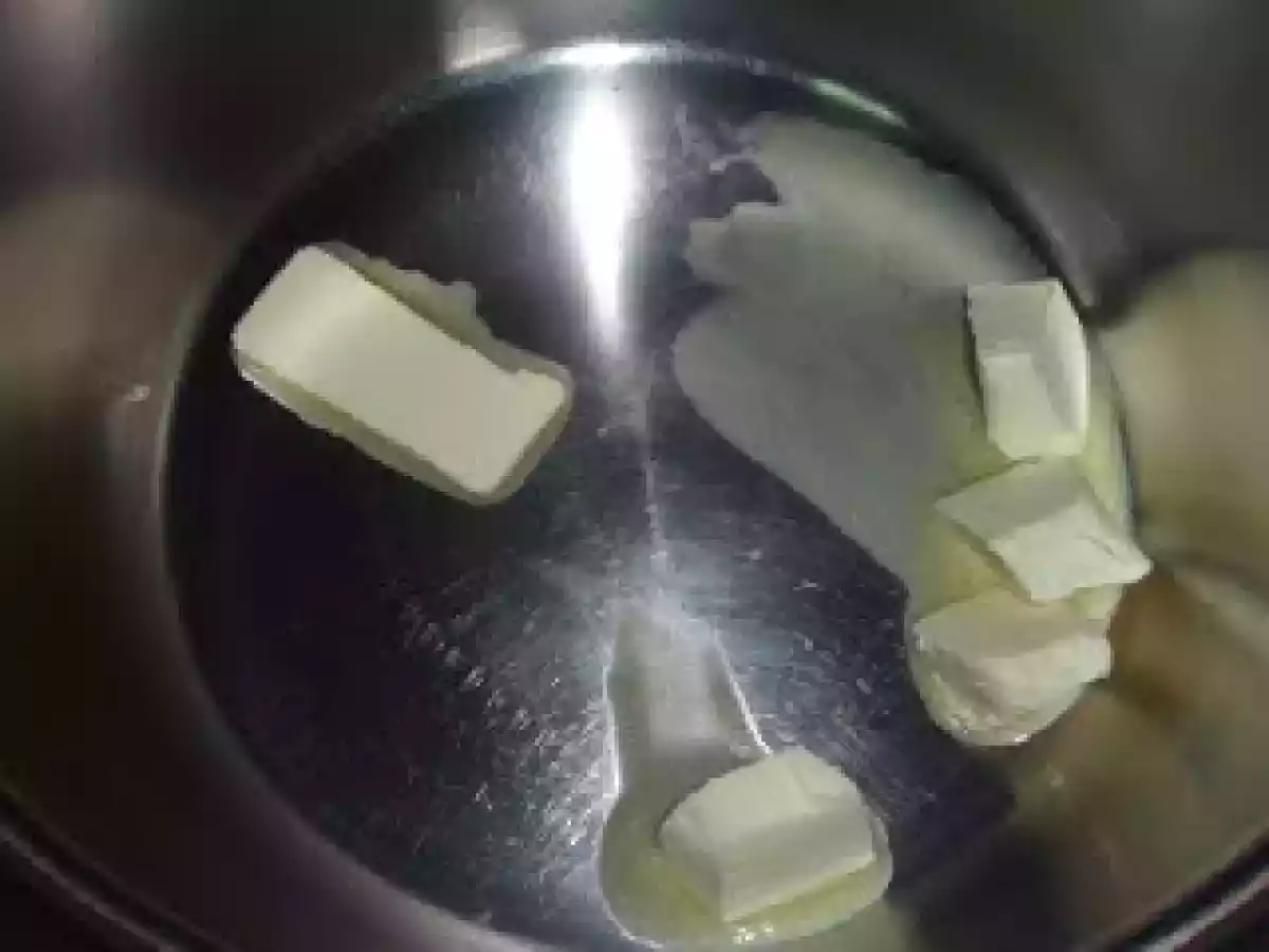 Tagliatelle cu sos cremos de ciuperci si trufe negre - poza 3