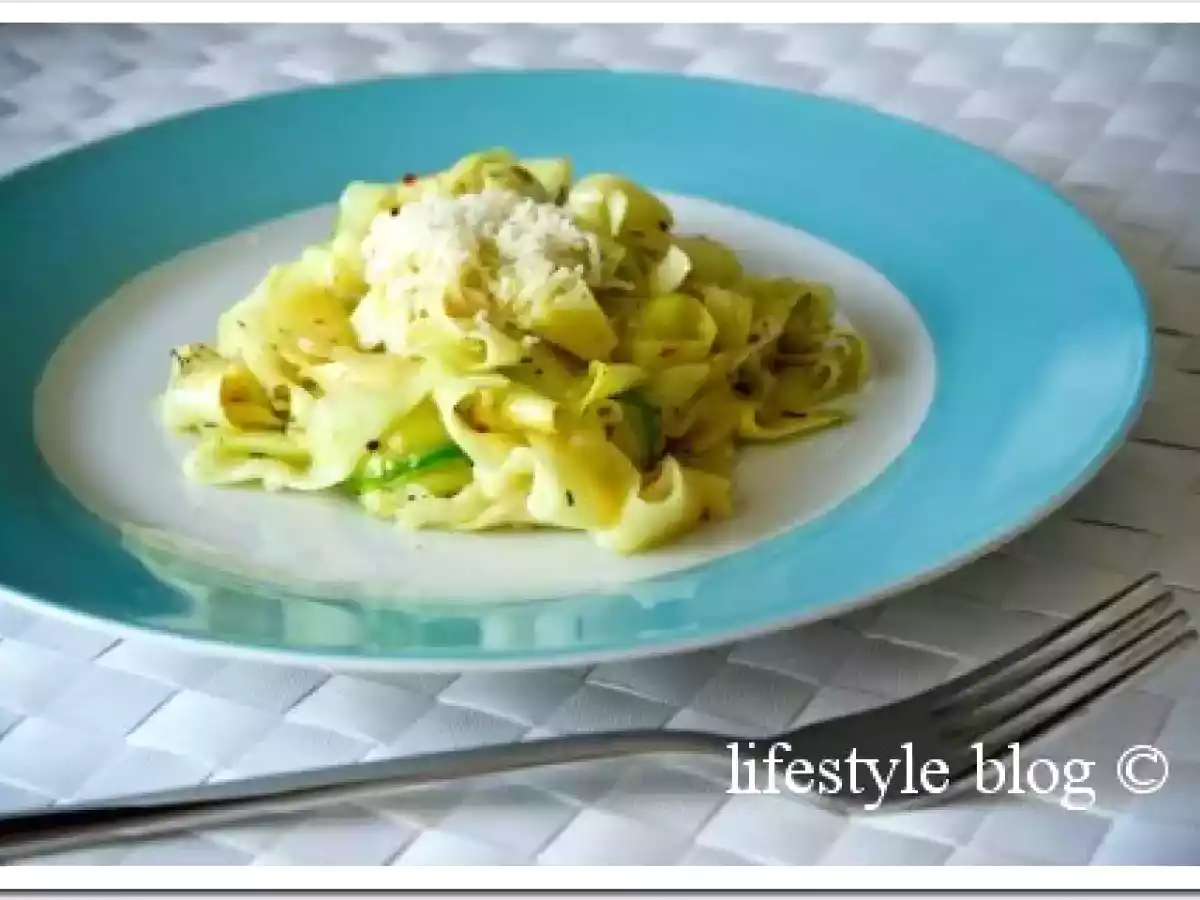 Tagliatelle din zucchini / Zucchini tagliatelle
