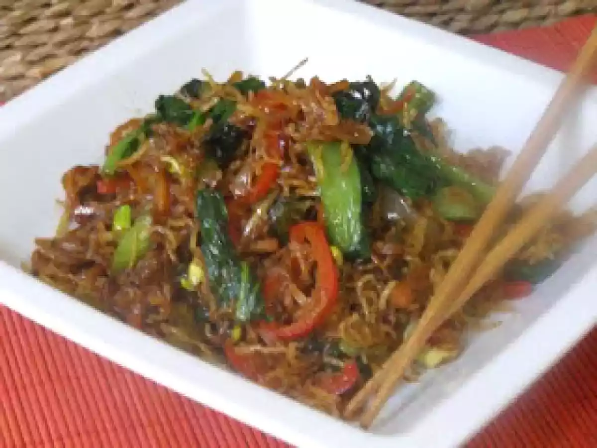 Taietei de orez crocanti, cu legume ( inclusiv bok choy)