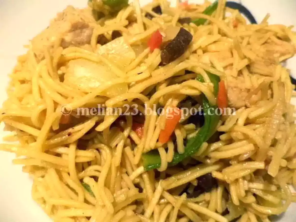 Taitei chinezesti prajiti cu legume si carne