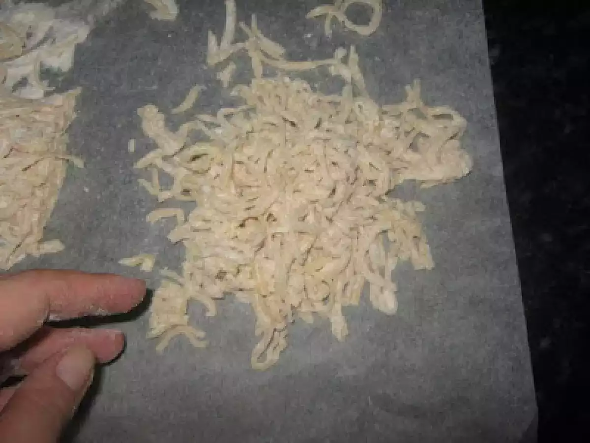 Tăiței de casă la mașina de făcut paste - poza 2