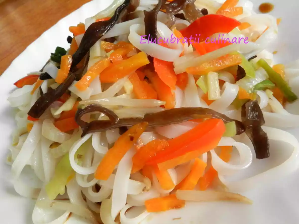 Tăiței de orez cu legume chinezești