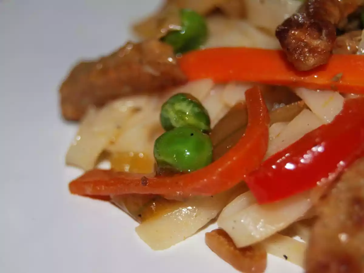 Taitei de orez cu muschiulet de porc - poza 3