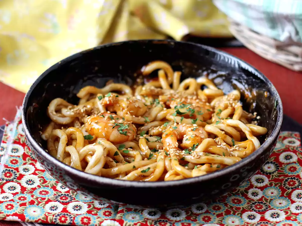 Tăiței udon cu creveți și sos picant de arahide - poza 2