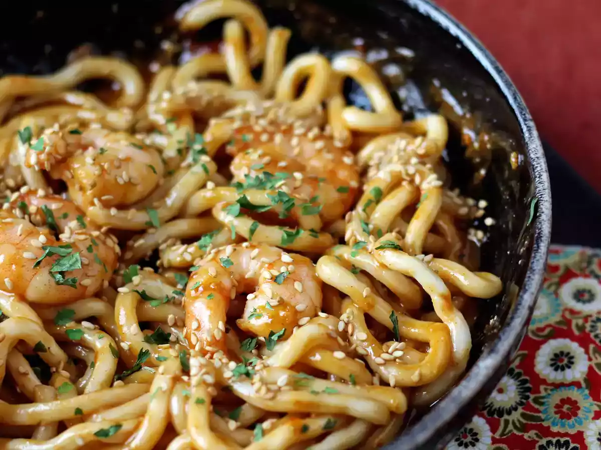 Tăiței udon cu creveți și sos picant de arahide - poza 3